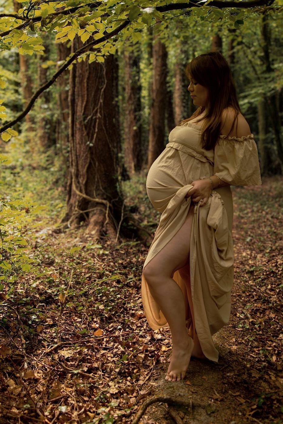 Outdoor Maternity photography by Fox Photo